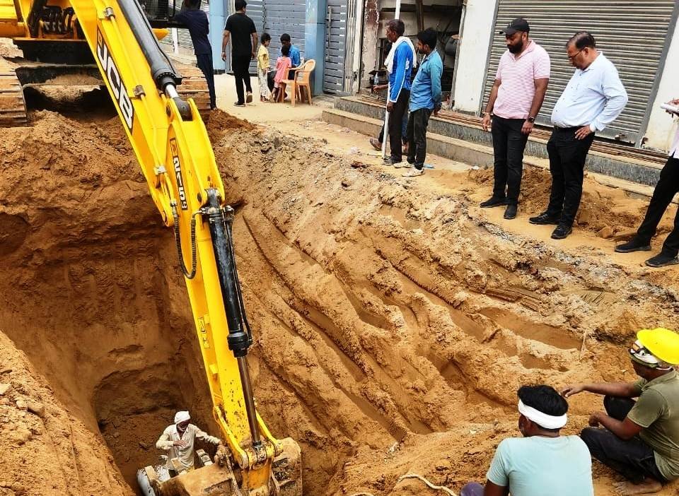 ग्रेटर नोएडा। ग्रेनो के चार गांवों में सीवर की समस्या होगी दूर,इन गांवों को मेन सीवर लाइन से जोड़ने का कार्य शुरू I