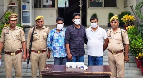 फेस-3 नोएडा -चोरी का माल खरीदने वाले 2 अभियुक्त (स्वर्णकार) गिरफ्तार।