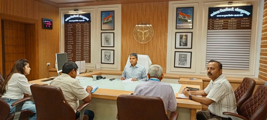 गौतम बुद्ध नगर- मुख्यमंत्री युवा उद्यमी विकास योजना के क्रियान्वयन हेतु जिलाधिकारी ने बैंकर्स के साथ की बैठक