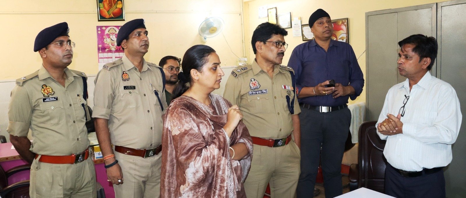 बुलन्दशहर- जिलाधिकारी एवं वरिष्ठ पुलिस अधीक्षक द्वारा उत्तर प्रदेश लोक सेवा आयोग द्वारा परीक्षा केंद्रों पर की गई व्यवस्थाओं का निरीक्षण I