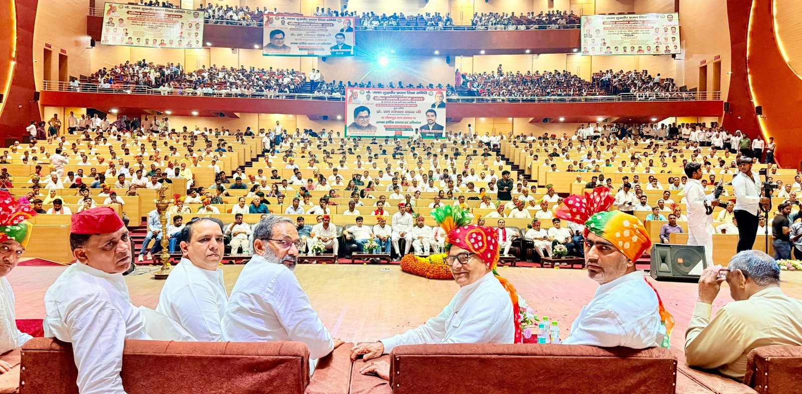 ग्रेटर नोएडा -चौधरी जतन सुखबीर प्रधान शिक्षा समिति द्वारा आयोजित प्रतिभा सम्मान समारोह में बोले प्रोफ़ेसर रामगोपाल यादव शिक्षा समाज को जोड़ती है