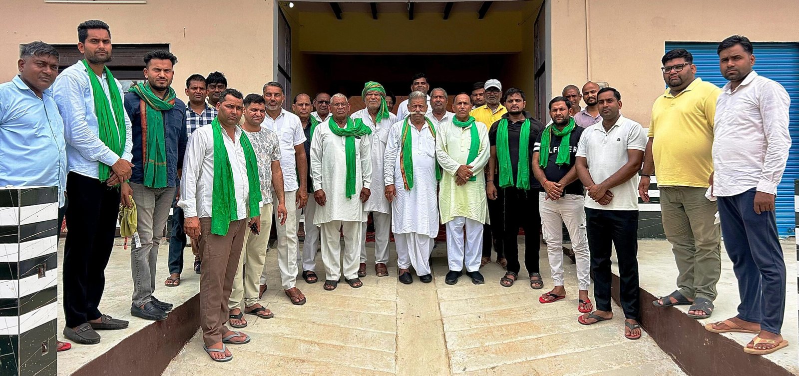 दनकौर-: 30 जुलाई को सलारपुर अंडरपास पर होने वाली महापंचायत को सफल बनाने के लिए गाँव मुजखेडा मे किसान एकता महासंघ ने किया जनसंपर्क