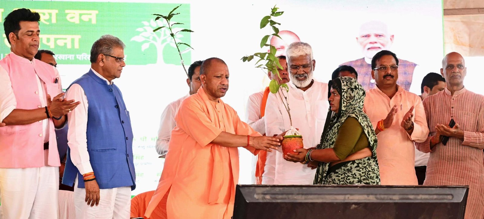 गोरखपुर- लूट और भ्रष्टाचार उजागर होने से बौखला गए हैं ‘बबुआ’ : सीएम योगी