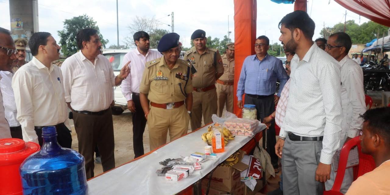 जनपद- हाथरस -जिलाधिकारी हाथरस एवं पुलिस अधीक्षक हाथरस द्वारा सुरक्षा व्यवस्था का जायजा लिया,मार्ग में बने कैंपों का भ्रमण कर व्यवस्थाओं का लिया जायजा I