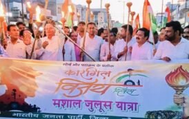 दादरी नगर के बूथ संख्या 378 पर प्रधानमंत्री जी के मन की बात को भाजपा कार्यकर्ताओं के साथ सुना I  दादरी नगर के तहसील से शहीद स्मारक  तक कारगिल विजय विशाल मशाल जुलूस निकाला