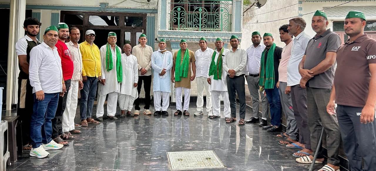 दनकौर-: 30 जुलाई को सलारपुर अंडरपास पर होने वाली महापंचायत को सफल बनाने के लिए अट्टा गुज़रान गांव मे किसान एकता महासंघ की हुई विचार गोष्ठी