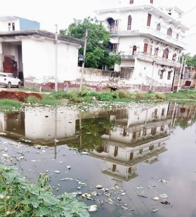 दनकौर - डूंगरपुर रीलका गांव का तालाब हुआ ओवरफ्लो घरों में घुसा पानी I