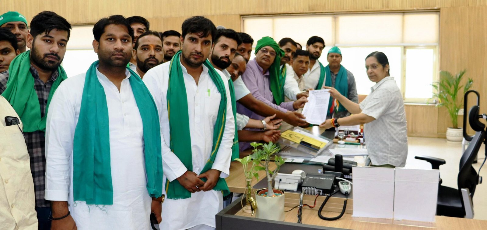 नोएडा- गौतम बुद्ध नगर कमिश्नरेट कार्यालय में मिला भारतीय किसान यूनियन मंच का प्रतिनिधि मंडल I
