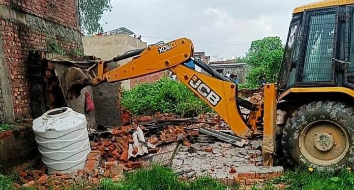 ग्रेटर नोएडा-बिसरख डूब एरिया में चला ग्रेनो प्राधिकरण का बुल्डोजर करीब 25000 वर्ग मीटर जमीन को अतिक्रमण से मुक्त कराया डूब क्षेत्र में अवैध कालोनी बनाने की फिराक में थे कालोनाइजर I