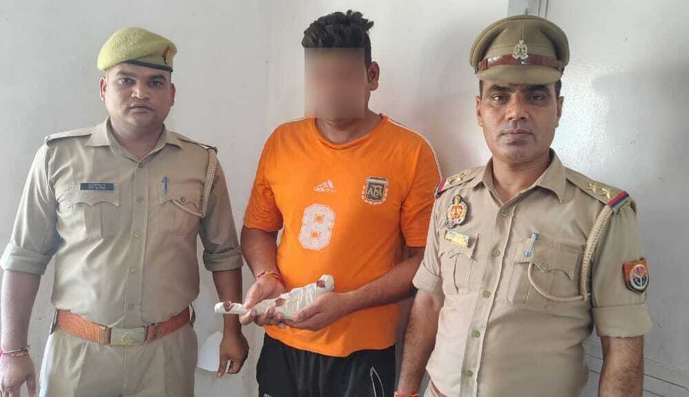  जनपद बुलन्दशहर- सगे भाई की गैरइरादतन हत्या में वांछित अभियुक्त आलाकत्ल तमंचे सहित गिरफ्तार I