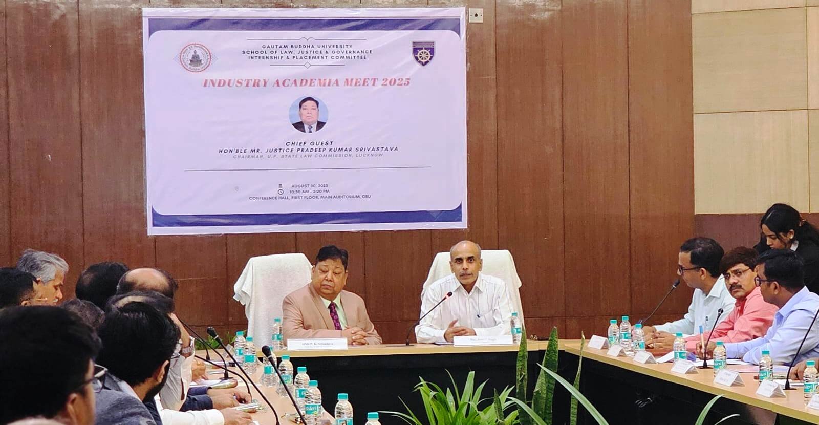 गौतम बुद्ध विश्वविद्यालय में आयोजित उद्योग-अकादमिक सम्मेलन 2025: विधि शिक्षा और उद्योग सहयोग पर हुआ गहन विमर्श I