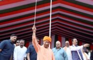 लखनऊ- सीएम योगी ने अपने आवास पर फहराया तिरंगा, स्वाधीनता सेनानियों को दी श्रद्धांजलि I