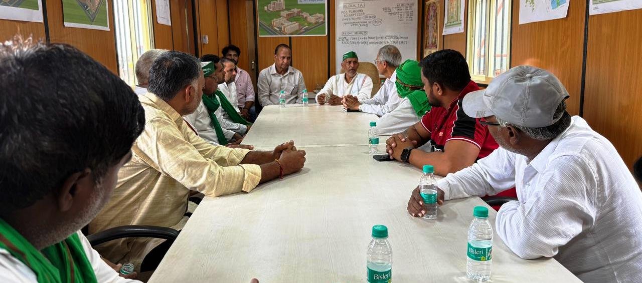 दनकौर - किसान एकता महासंघ के प्रतिनिधिमंडल की वार्ता निर्माणाधीन जे आईं आई टी विद्या विहार यूनिवर्सिटी के अधिकारियों के साथ हुई