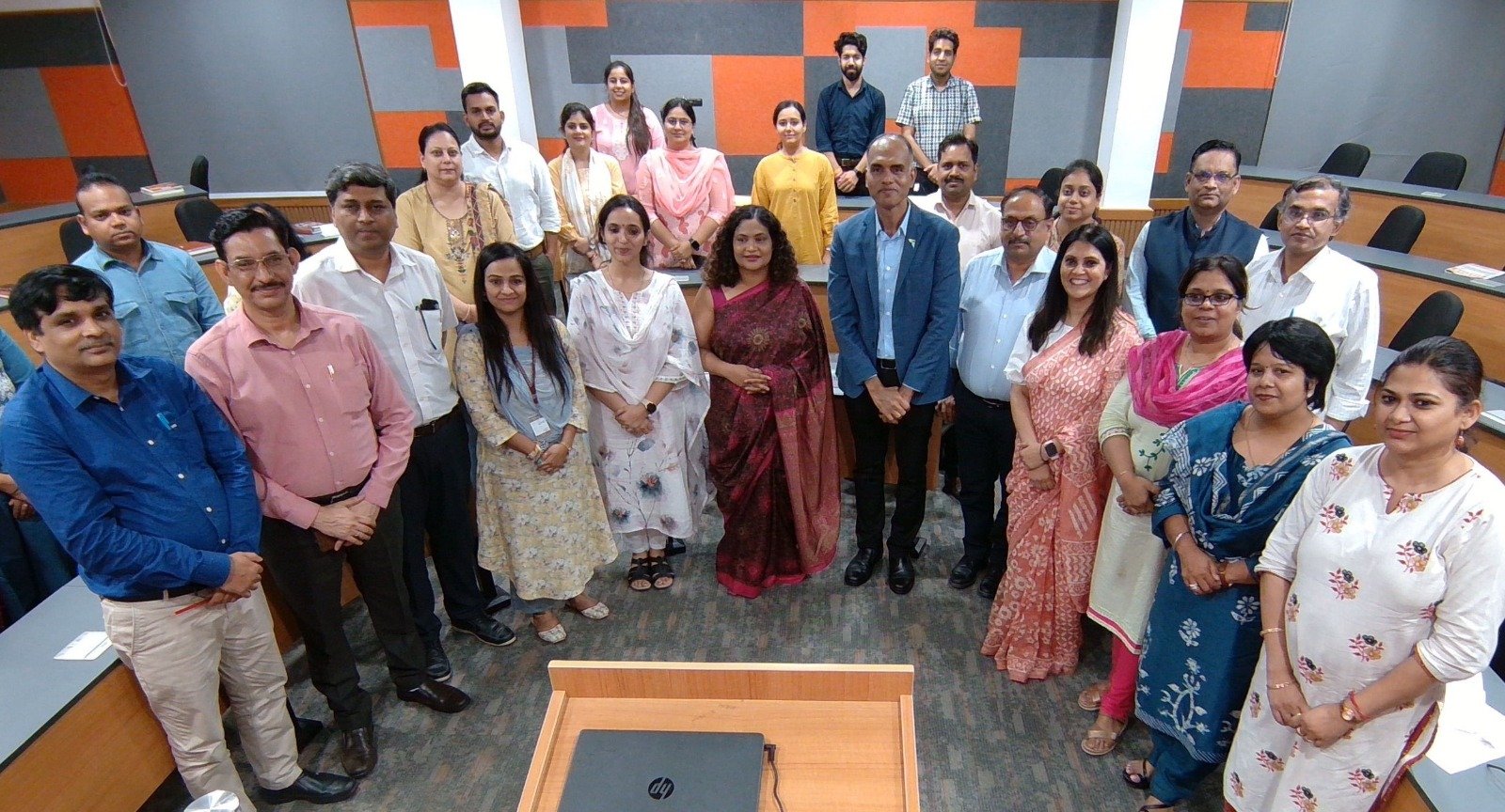 ग्रेटर नोएडा -एएसीएसबी सदस्यता प्रमाण पत्र और पिन बने मील का पत्थर: जीएलबीआईएमआर ने दक्षिण एशिया के क्षेत्रीय प्रमुख की मेजबानी