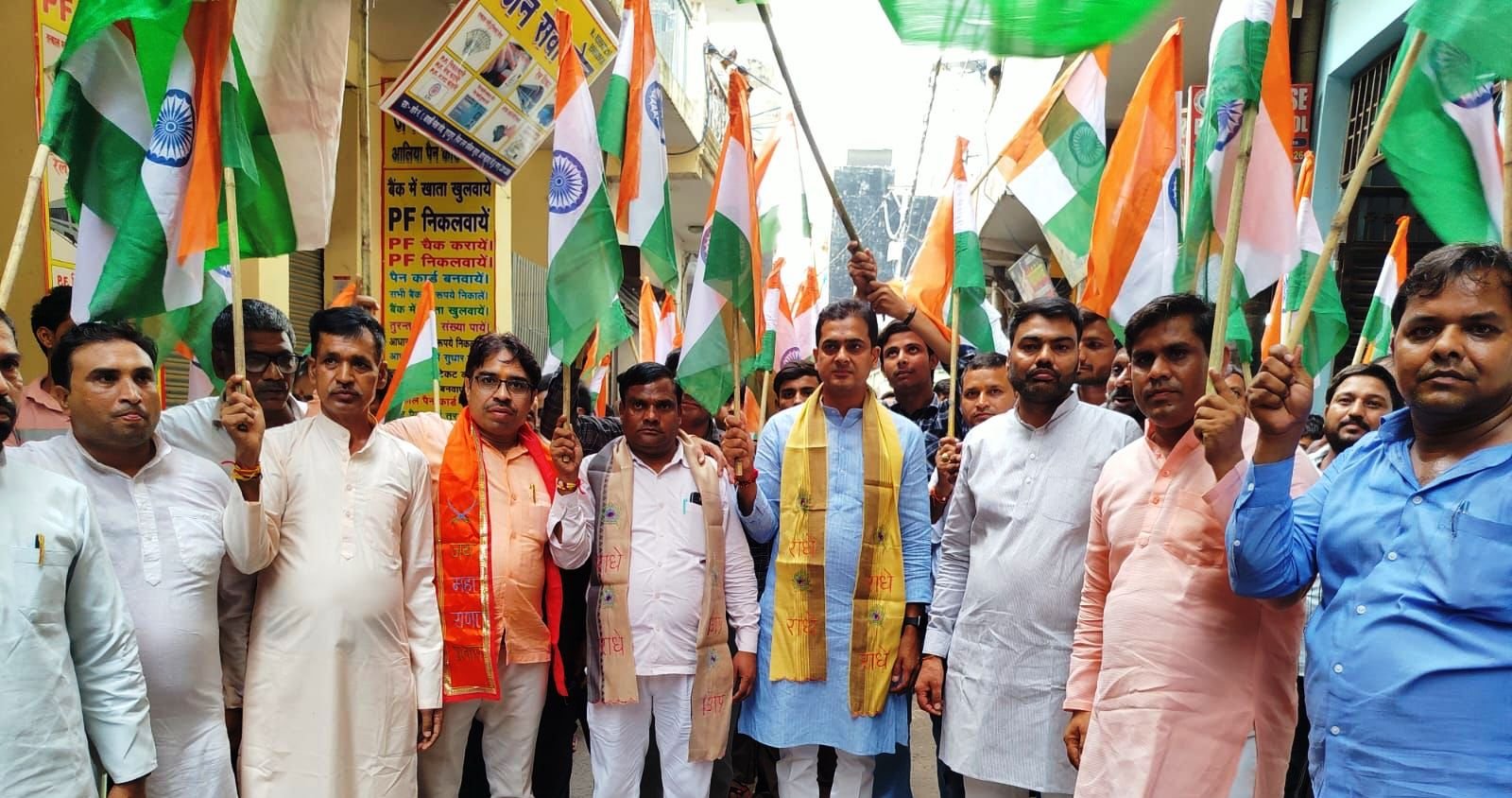 ग्रेटर नोएडा - भारतीय जनता पार्टी जिला गौतमबुद्धनगर के कार्यकर्ताओं ने छ: मंडलों में हर घर तिरंगा यात्रा निकाली