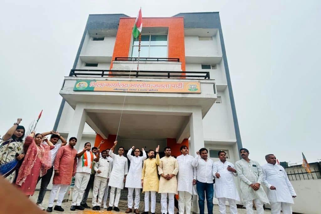 ग्रेटर नोएडा :- भाजपा जिला कार्यालय गौतम बुध नगर पर आज़ादी के इस पावन पर्व को गर्व और सम्मान के साथ मनाया।