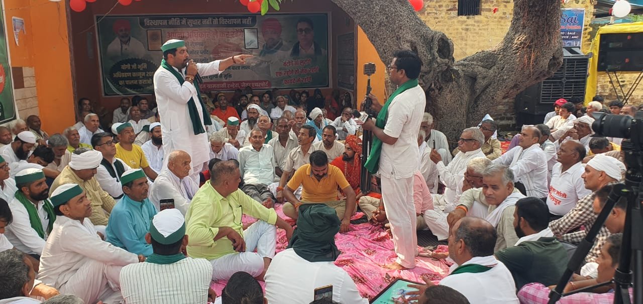 जेवर- जेवर एयरपोर्ट के गांव रनहैरा में पंचायत I