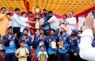 ग्रेटर नोएडा। स्वर्गीय बाबू राम भाटी ग्रामीण क्रिकेट टूर्नामेंट का फाइनल मुकाबले में बादलपुर ने फाइनल जीतकर ट्रॉफी पर किया कब्जा I