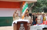 बुलन्दशहर- रिजर्व पुलिस लाइन में 79 वें स्वतंत्रता दिवस के शुभ अवसर पर वरिष्ठ पुलिस अधीक्षक द्वारा किया गया ध्वजारोहण,