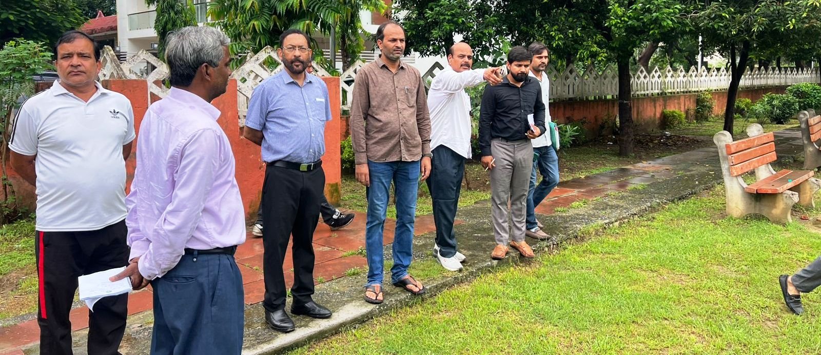 ग्रेटर नोएडा- ग्रेटर नोएडा प्राधिकरण की एसीईओ वी एस लक्ष्मी ने किया सेक्टर पी-4 का दौरा I