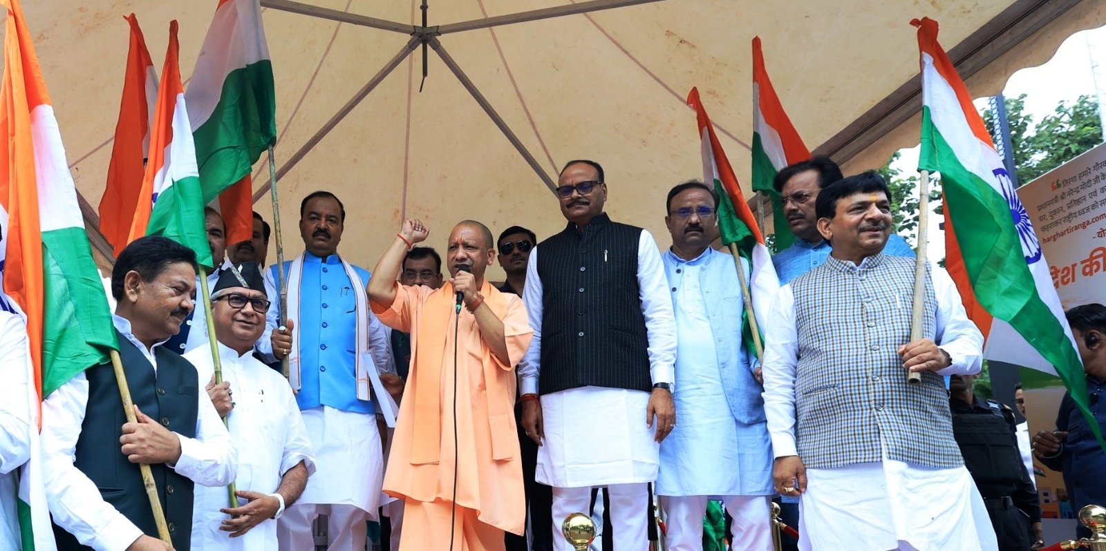 लखनऊ- भारत मां, महापुरुषों, क्रांतिकारियों और वीर सैनिकों के प्रति कृतज्ञता का भाव है तिरंगा यात्राः मुख्यमंत्री I