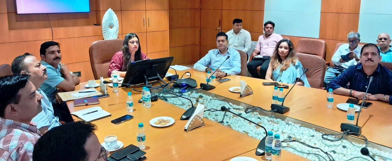 गौतम बुद्ध नगर- यूपी इंटरनेशनल ट्रेड शो 2025 को लेकर जिलाधिकारी की अध्यक्षता में उद्यमी संगठनों व शिक्षण संस्थानों के पदाधिकारियों के साथ बैठक I