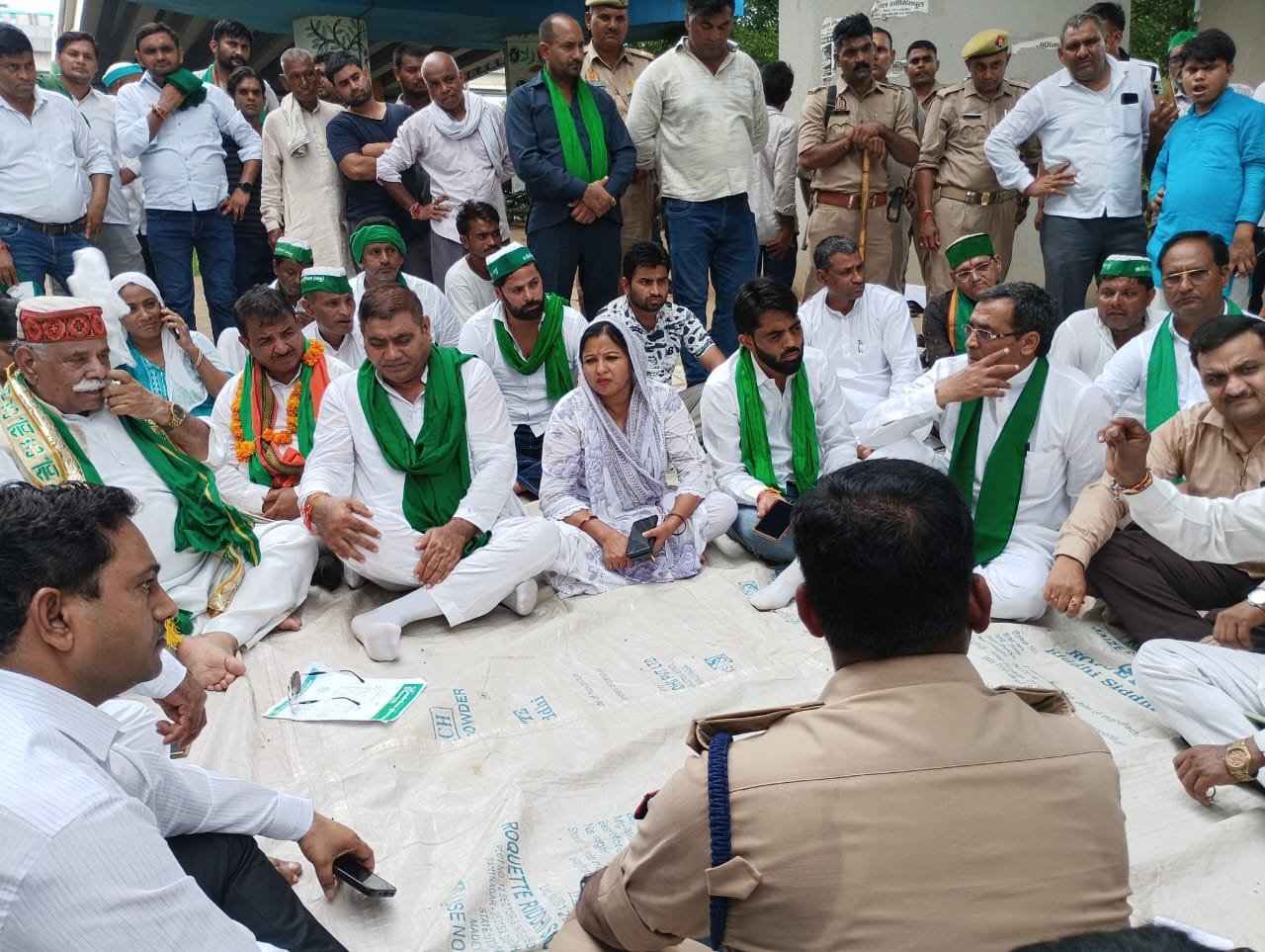 ग्रेटर नोएडा - भारतीय किसान यूनियन (भानु) के नेतृत्व मे जीरो पॉइन्ट ग्रेटर नोएडा मे महापंचायत I