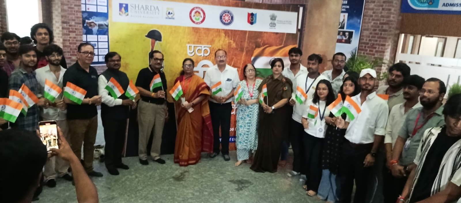 गौतमबुद्धनगर-शारदा विश्वविद्यालय में आजादी की वर्षगांठ की पूर्व संध्या पर एक दीप शहीदों के नाम कार्यक्रम का आयोजन I