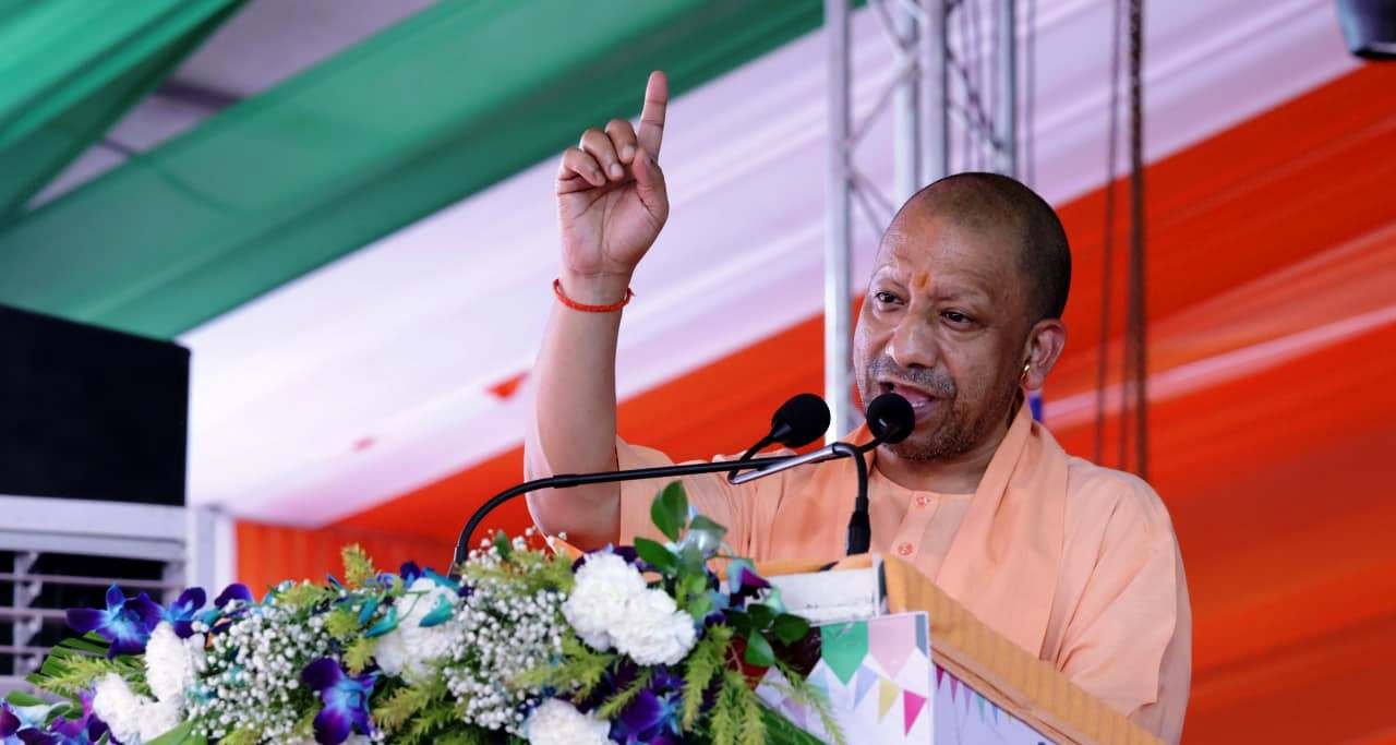 लखनऊ- मुख्यमंत्री ने लखनऊ विवि में गोमती बुक फेस्टिवल का किया उद्घाटन I