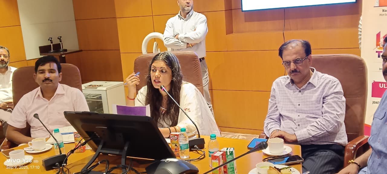 गौतमबुद्धनगर- जिलाधिकारी ने यूपी इंटरनेशनल ट्रेड शो-2025 को लेकर आरडब्ल्यूए व एओए पदाधिकारियों के साथ की बैठक।