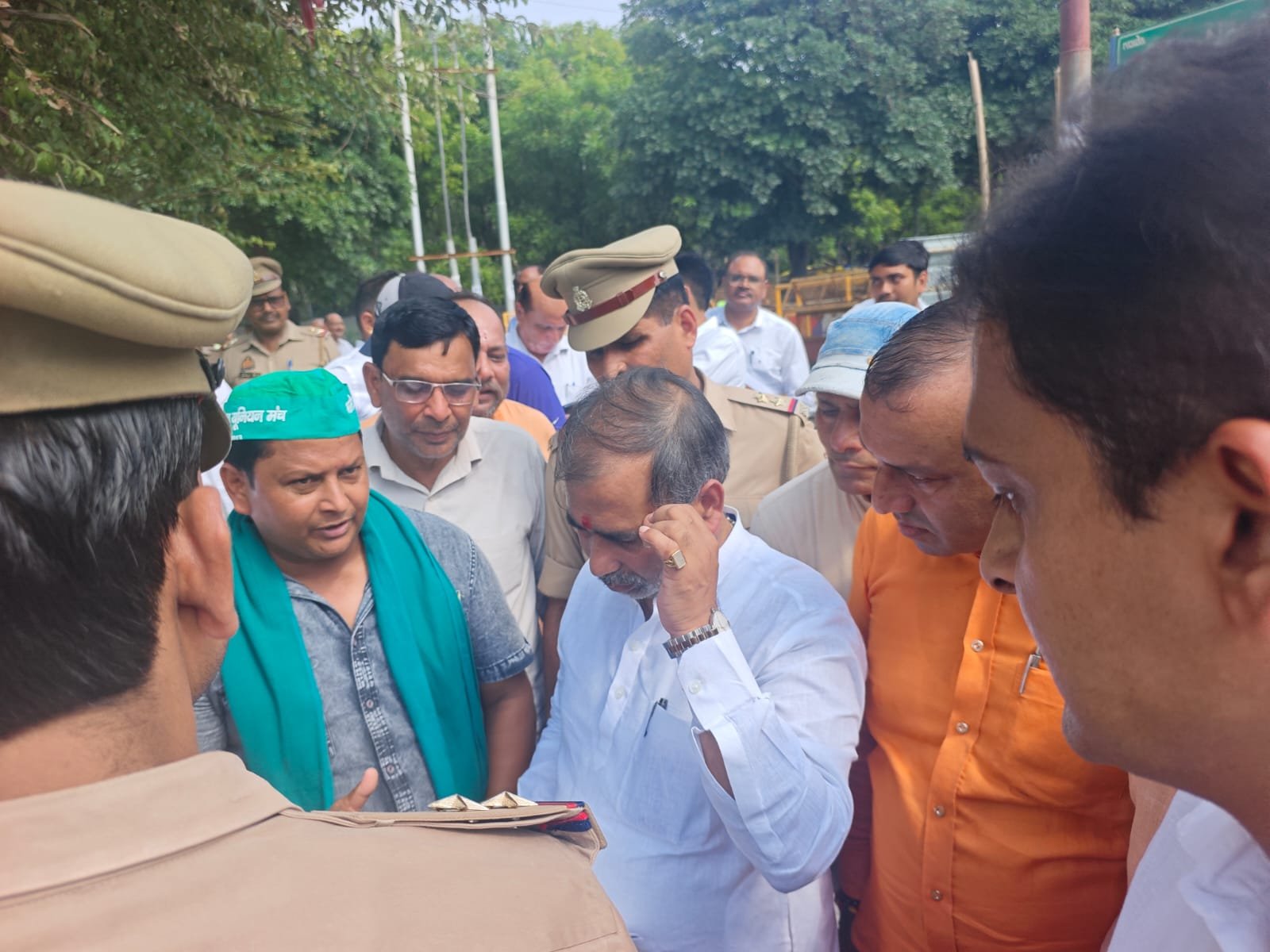 नोएडा- गौतम बुद्ध नगर प्रभारी कुंवर बृजेश सिंह को ज्ञापन (भारतीय किसान यूनियन मंच)