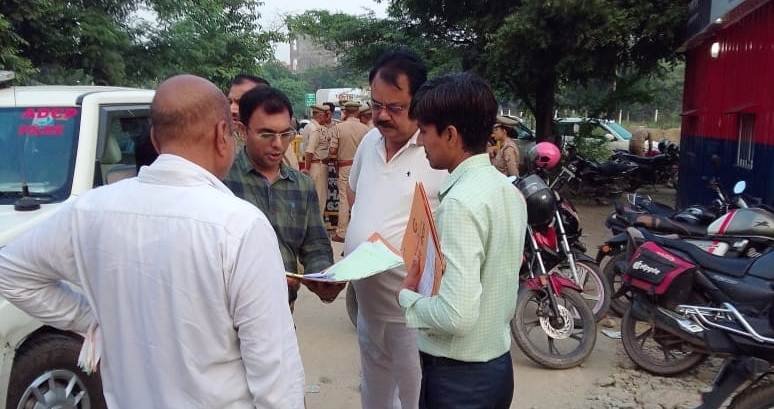 ग्रेटर नोएडा- ग्रेनो प्राधिकरण ने किसान को आवंटित आबादी भूखंड से हटाया अतिक्रमण I