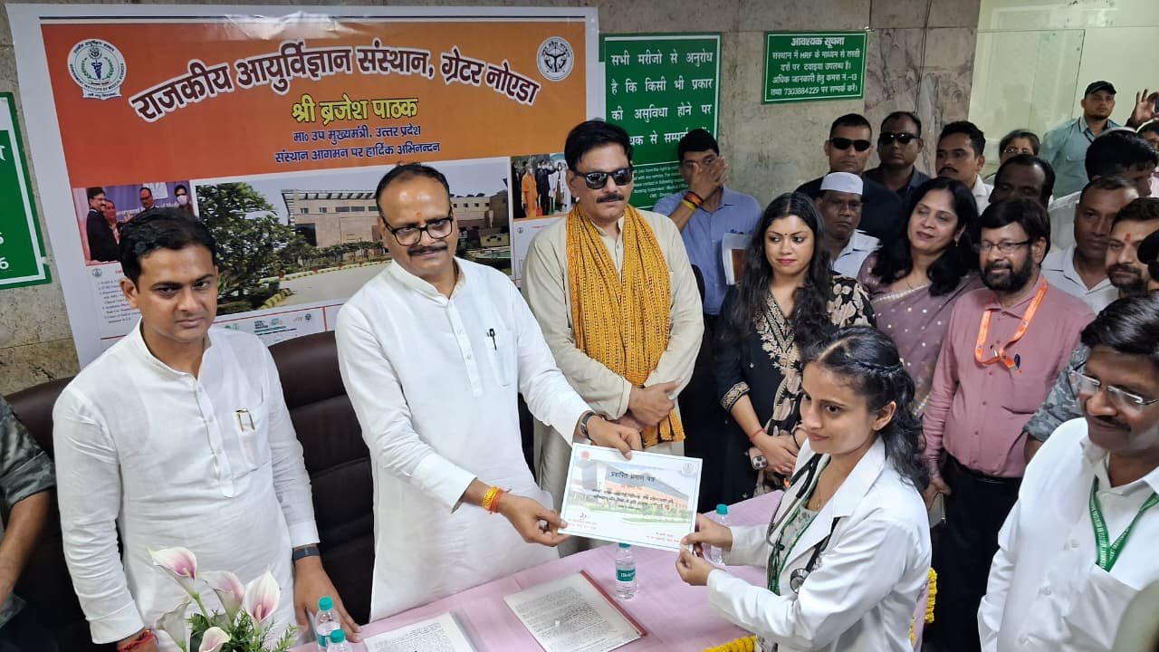 गौतम बुद्ध नगर- उपमुख्यमंत्री उत्तर प्रदेश बृजेश पाठक ने गौशाला, उच्च प्राथमिक विद्यालय व जिम्स अस्पताल ग्रेटर नोएडा का किया स्थलीय निरीक्षण I