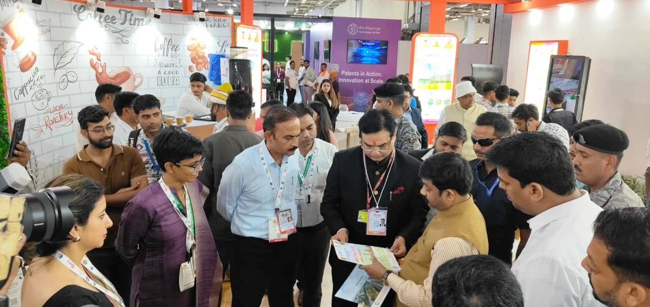 ग्रेटर नोएडा।ग्रेटर नोएडा के स्टॉल में लगी युवाओं की भीड़, पीएम और सीएम भी स्टाल से गुजरे, स्टाल देख दिखे खुश I