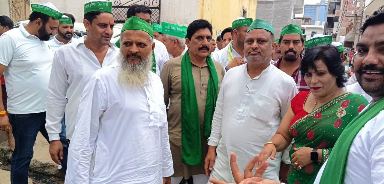 नोएडा- नोएडा सैक्टर 86 के ग्राम इलहाबास मै भारतीय किसान यूनियन (बलराज) का सम्मान समारोह I