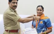 बुलन्दशहर- उत्तर प्रदेश पुलिस वार्षिक खेल प्रतियोगिता-2025 (कबड्डी) विजेता आरक्षी को मेडल पहनाकर एवं प्रमाण पत्र प्रदान कर किया गया सम्मानित।