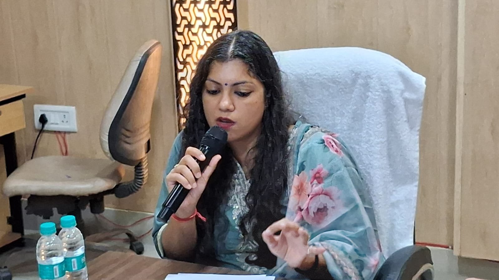 गौतम बुद्ध नगर- जिलाधिकारी मेधा रूपम की अध्यक्षता में कलेक्ट्रेट कार्यालय में श्रम विभाग के कार्यों की समीक्षा बैठक I