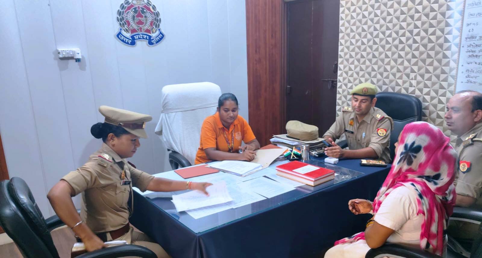 जनपद बुलन्दशहर- थाना बीबीनगर पर कक्षा 12 की छात्रा को एक दिन के लिए बनाया गया थाना प्रभारी I