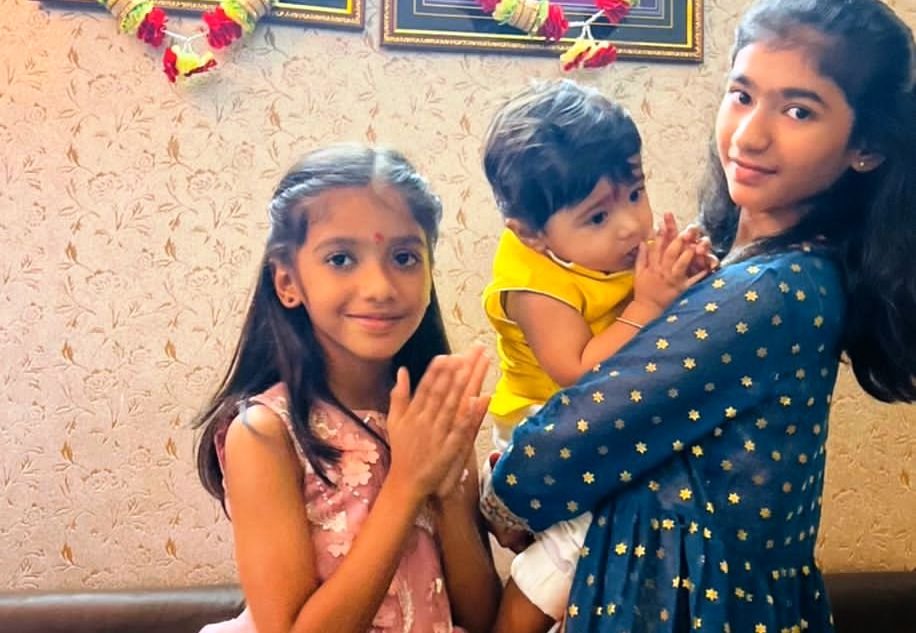 बंबावड़- अपने गाँव की निःशुल्क लाइब्रेरी के लिए दान देकर मनाया बेटियों का जन्म दिन।।