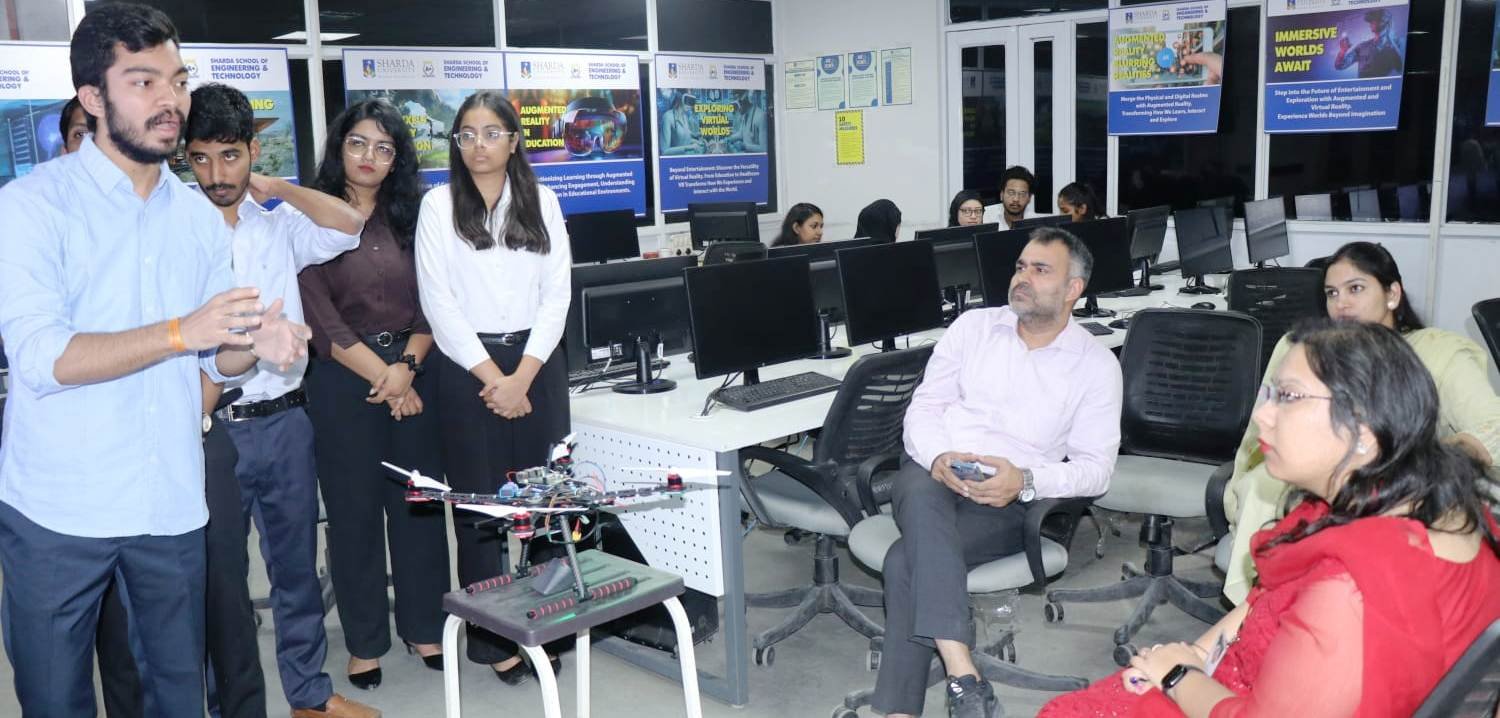 ग्रेटर नोएडा :- राष्ट्रीय मुद्दों के समाधान के लिए सीमाओं को आगे बढ़ाने के लिए प्रेरित I