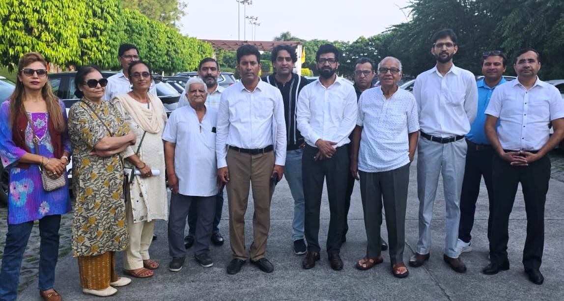 ग्रेटर नोएडा- जेपी निवासियों की बड़ी जीत- निवासियों के विरोध के सामने बिल्डर को झुकना पड़ा I