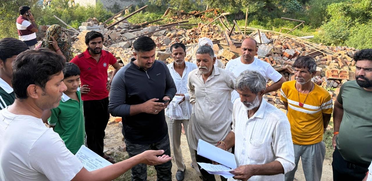 ग्रेटर नोएडा - साकीपुर गांव के किसान की आबादी को प्राधिकरण दस्ते ने तोड़ा- ग्रामीणों में भारी रोष I