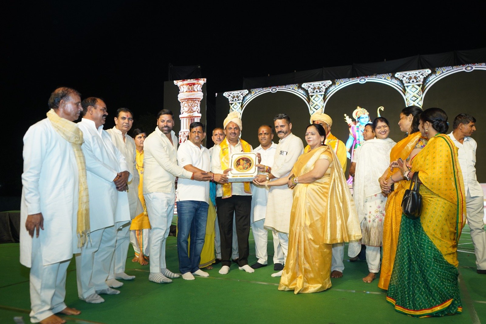 ग्रेटर नोएडा - पूज्य गोस्वामी सुशील जी महाराज के दिशा निर्देशन में तथा अध्यक्ष श्री आनंद भाटी के मार्गदर्शन में आज भगवान श्री राम की लीला मंचन का तीसरा दिन ।