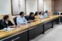 ग्रेटर नोएडा- जेपी ग्रीन सोसाइटी में फूटा निवासियों का गुस्सा- जेपी ग्रीन सोसाइटी मैं स्थित बिल्डर के मेंटेनेंस ऑफिस के मैनेजर कर्नल शेखर का किया 2 घंटे घेराव I