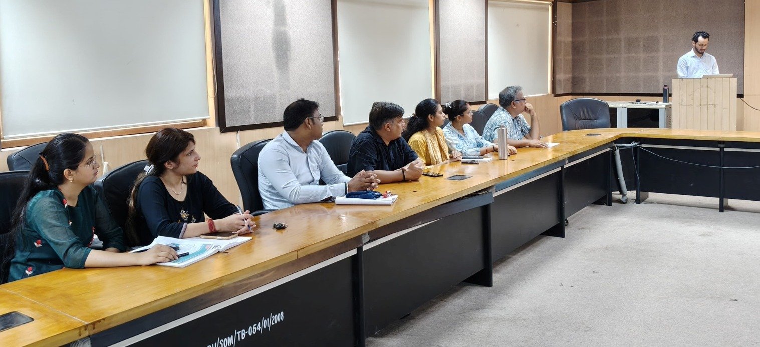 ग्रेटर नोएडा - गौतम बुद्ध विश्वविद्यालय में “प्रोवेस ऑन वेब एवं इकोनॉमिक आउटलुक डेटाबेस ” पर कार्यशाला आयोजित I