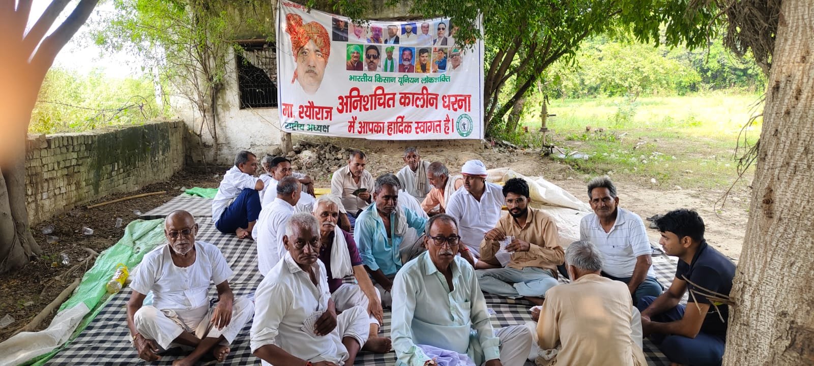 ग्रेटर नोएडा- अधिकारियों की किसानों के प्रति श्रद्धा नहीं तो किसानों का अधिकारियों के प्रति विश्वास नहीं। मास्टर श्यौराज