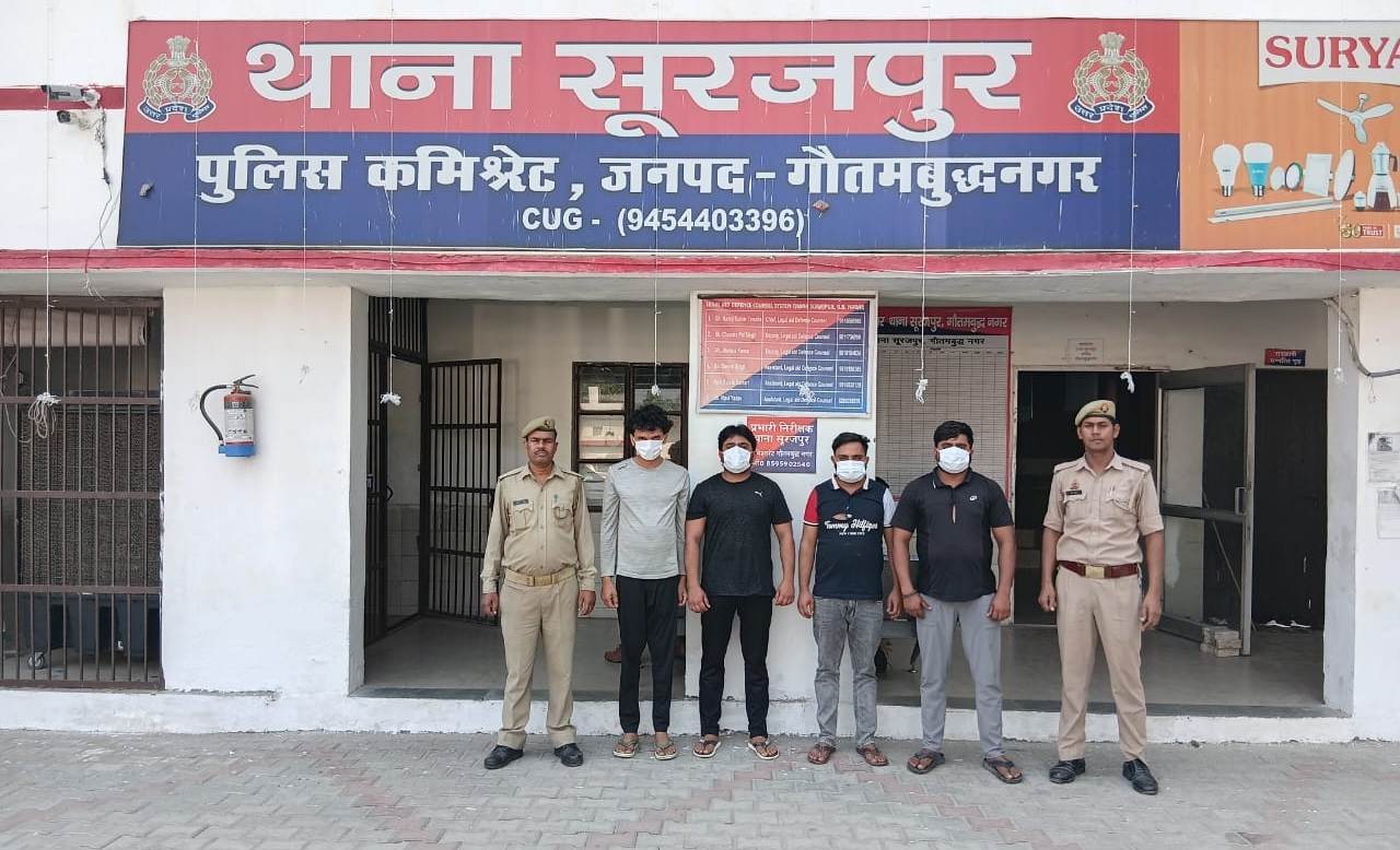 सूरजपुर,लखनावली- घर में घुसकर पत्नी व बच्चों के साथ मारपीट, सूरजपुर पुलिस ने 4 को किया गिरफ्तार।