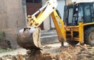ग्रेटर नोएडा - हैबतपुर के डूब क्षेत्र में चला ग्रेनो प्राधिकरण का बुल्डोजर I
