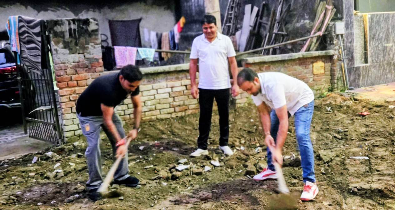 ग्रेटर नोएडा- सेक्टर डेल्टा-2 में आरडब्ल्यूए ने खुद संभाली सफाई की कमान I