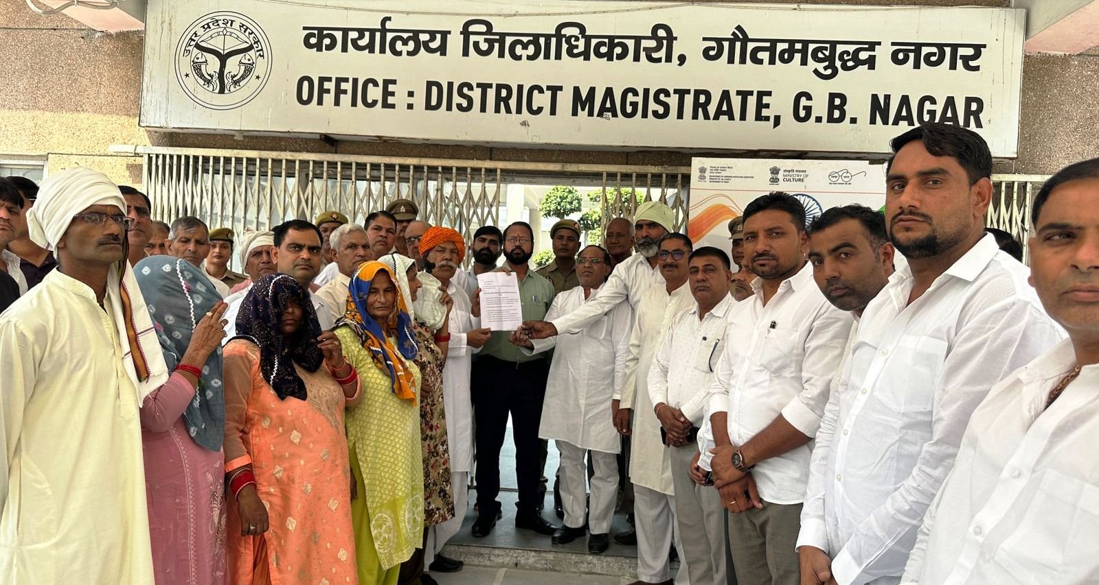 ग्रेटर नोएडा-पीड़ित किसानों ने उठाई 4% आबादी भूखंड की मांग, सभी को मिले बराबरी का हक I